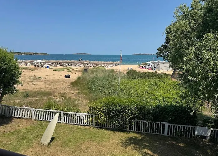 Apolonia アパート